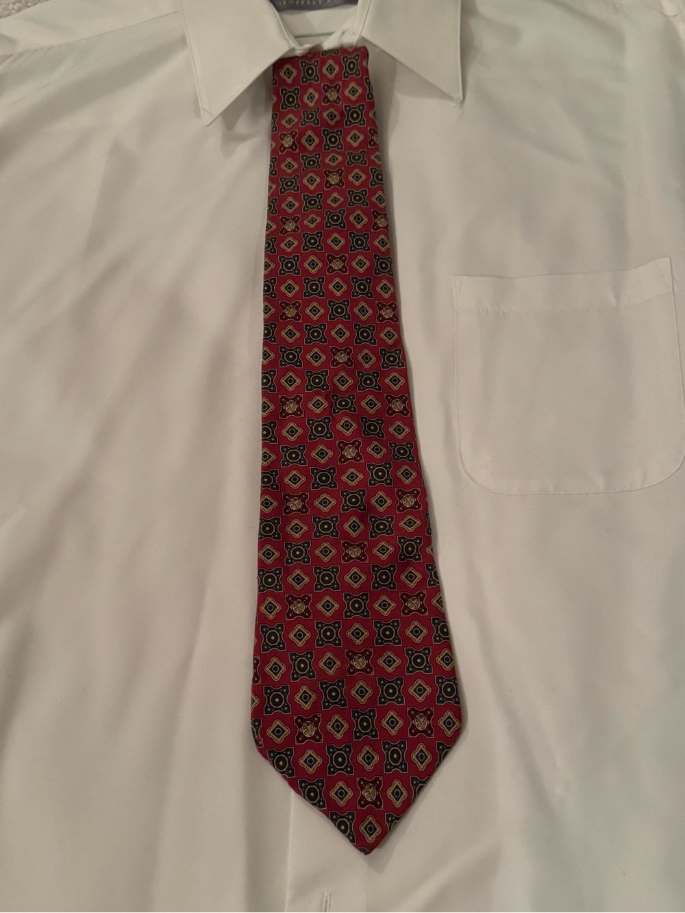 VTG Tommy Hilfiger Men's Silk Necktie - Red Medallion w/ Tan Tipping